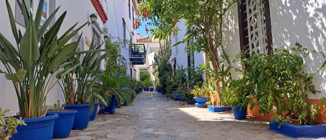 GRÈCE, ses îles légendaires aux balcons d’Athènes